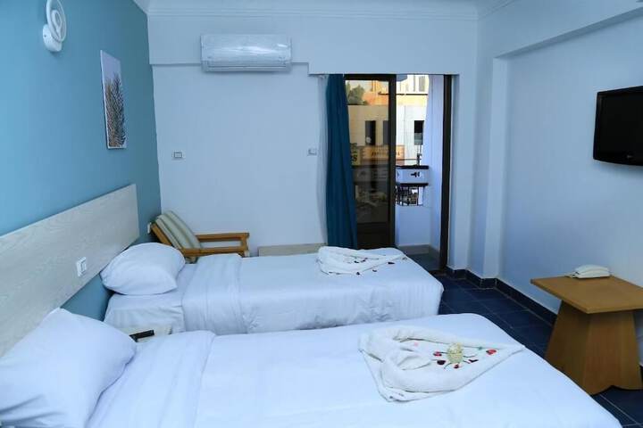 Room 9 of 29