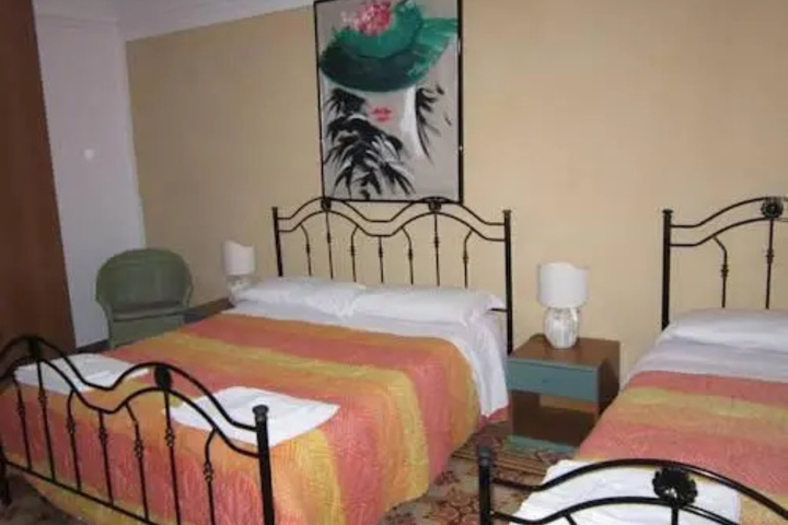 Room 5 of 14