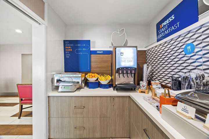 Breakfast/Coffee Service 64 of 75