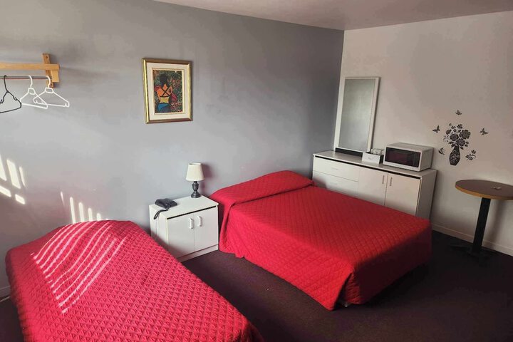 Room 8 of 33