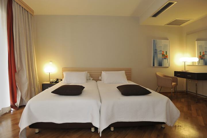 Room 30 of 166