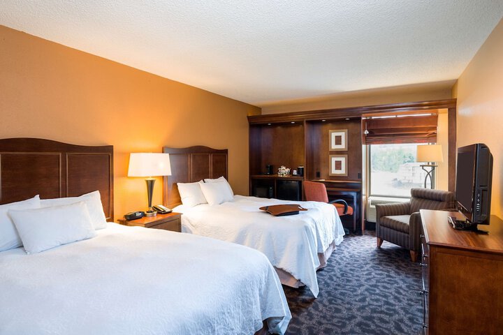 2 Queen Beds (4 of 9)