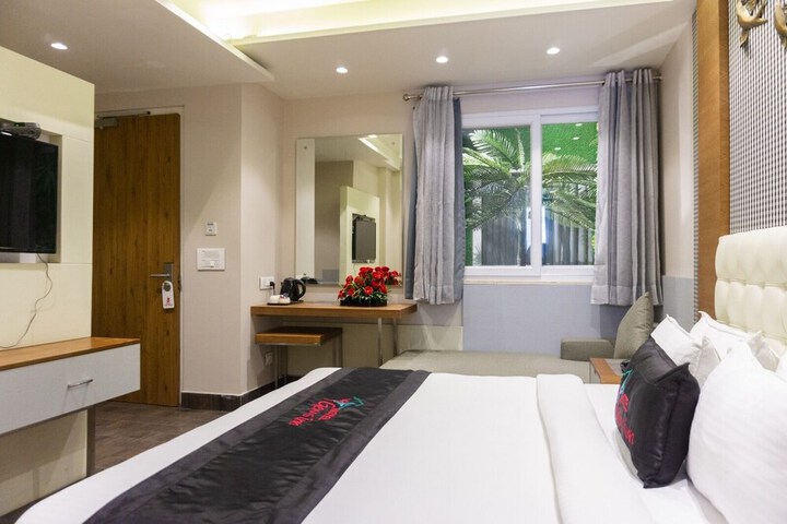 Room 2 of 8