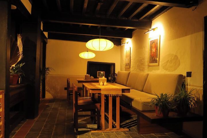 Dining 14 of 28