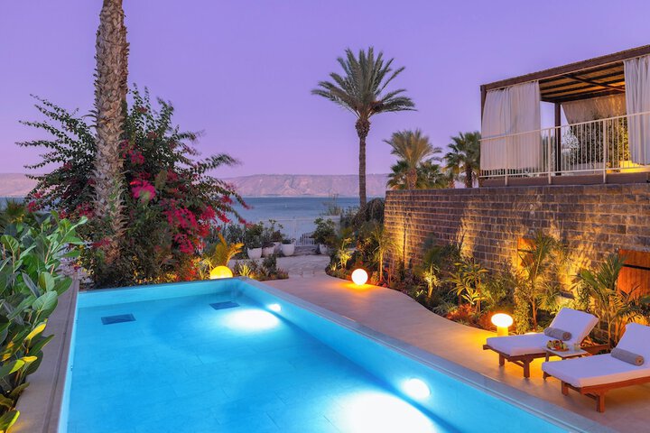 Hotel Pool