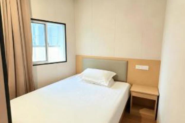 Room 9 of 10