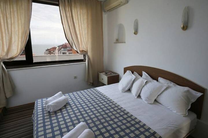 Room 7 of 35