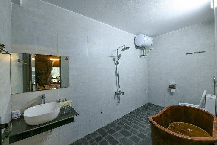 Room 35 of 141