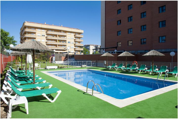 Pools & Facilities