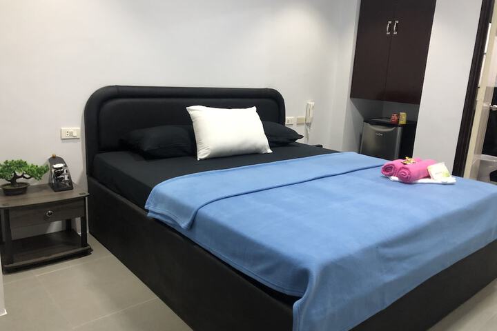 Room 9 of 32