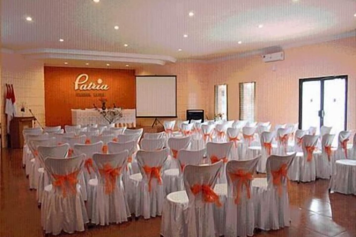 Ballroom/Hall 10 of 17