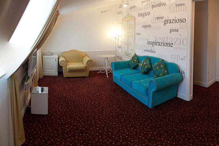 Room 15 of 90