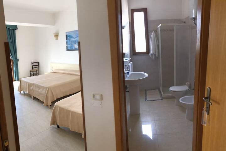 Room 6 of 14