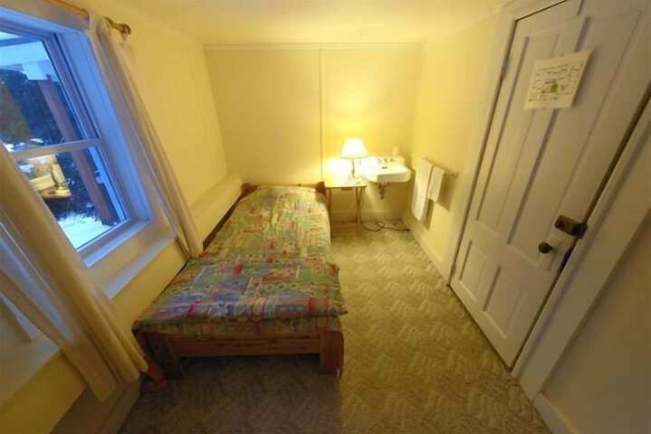 Room 13 of 37