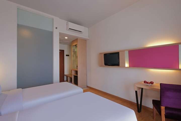 Room 12 of 30