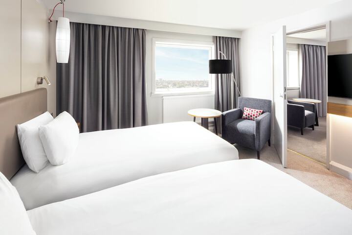Room 25 of 120