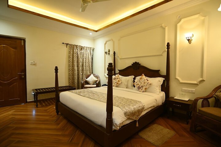 Room 2 of 8