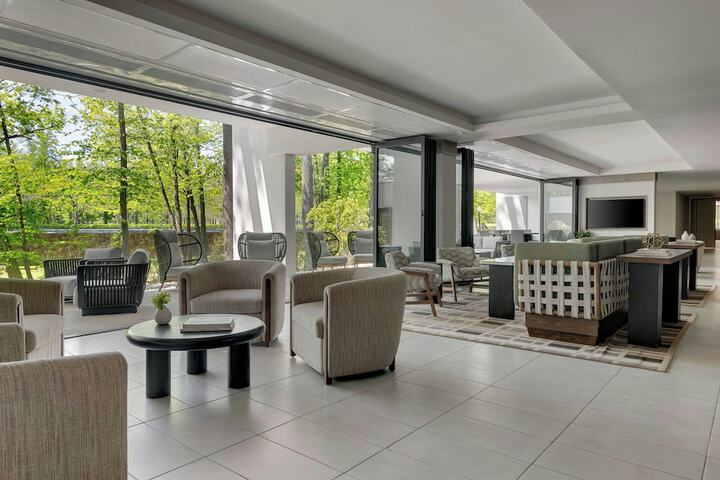 Entrance & Lobby