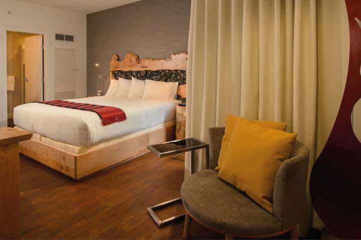 Room 3 of 108
