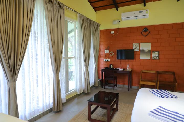 Room 10 of 80