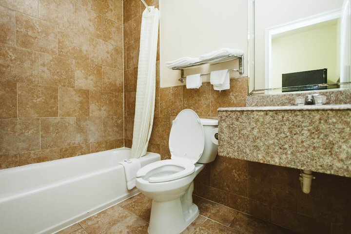 Room 4 of 32