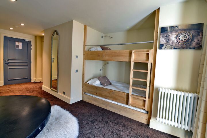 Room 18 of 76