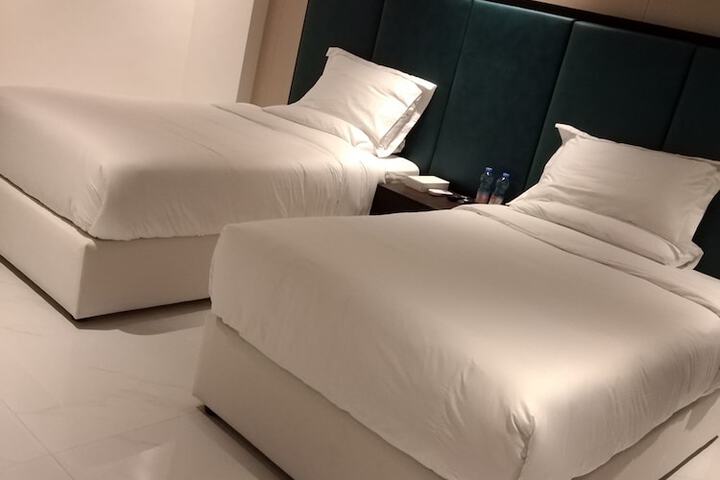 Room 7 of 13