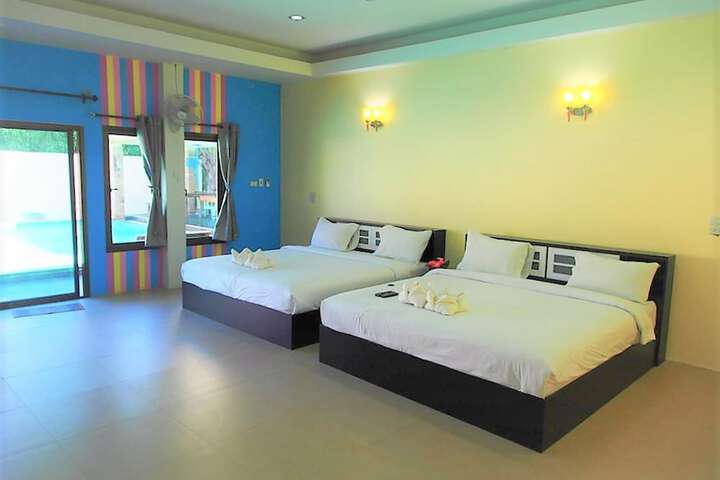 Room 7 of 32