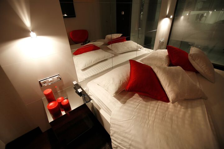 Room 4 of 74