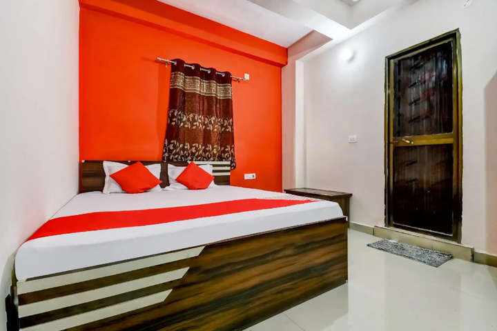 OYO 83982 Hotel Majestic Inn