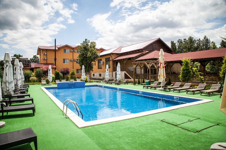 Pool 19 of 43