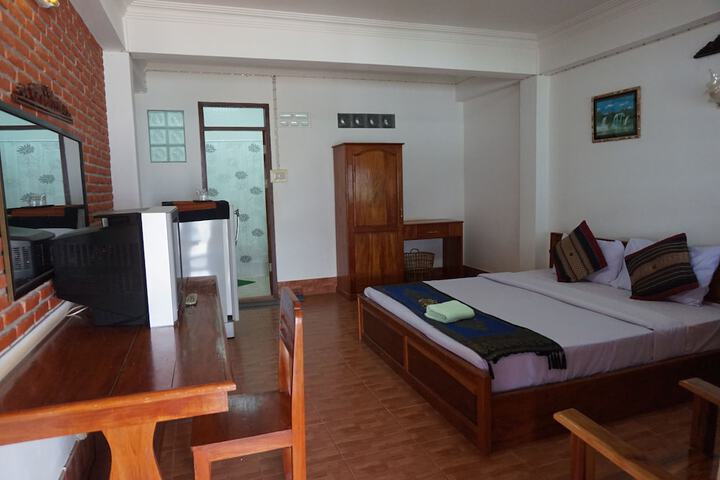 Room 6 of 28