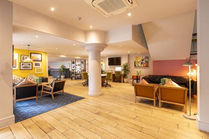 Hotel 70 of 76