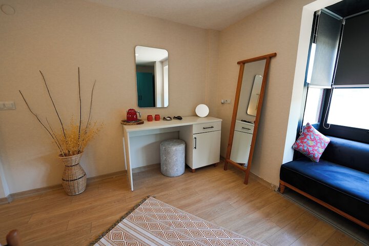 Room 4 of 17