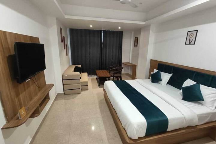Room 17 of 28
