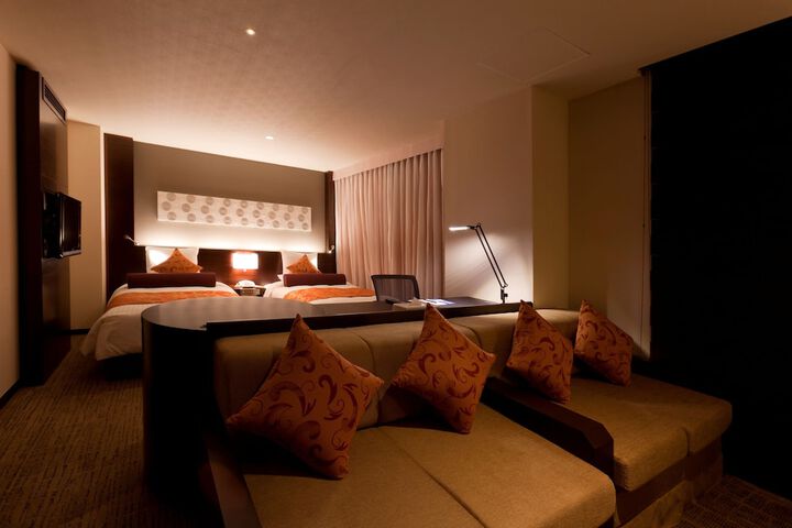 Room 3 of 107