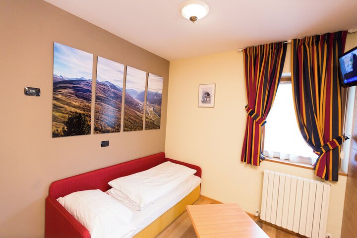 Room 37 of 79
