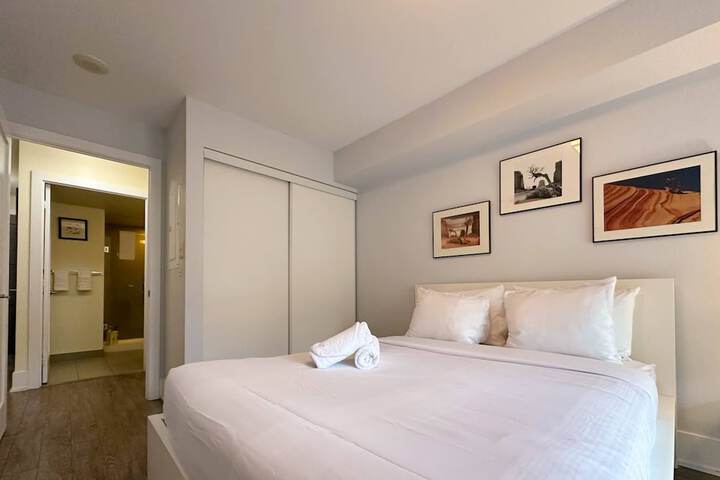 Room 5 of 93
