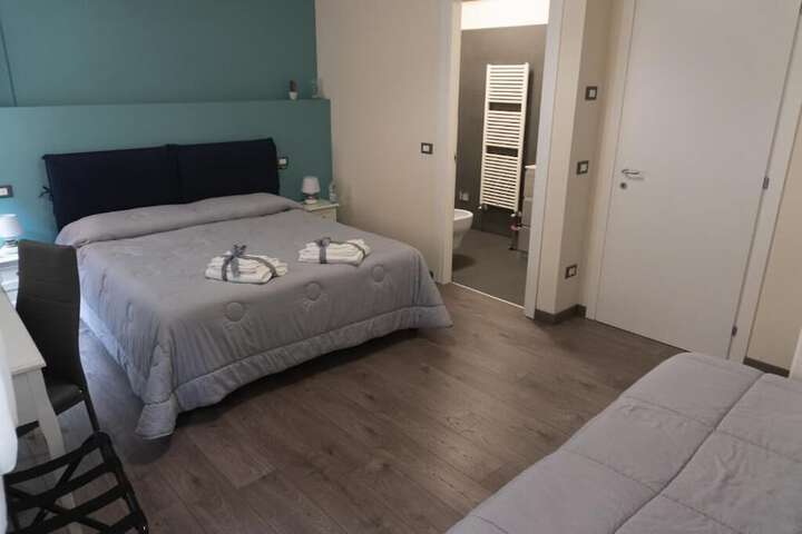 Room 4 of 42