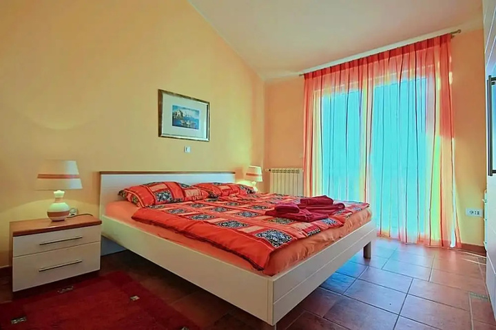 Room 5 of 20