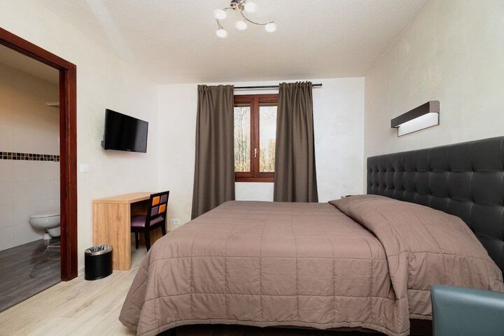 Room 3 of 51