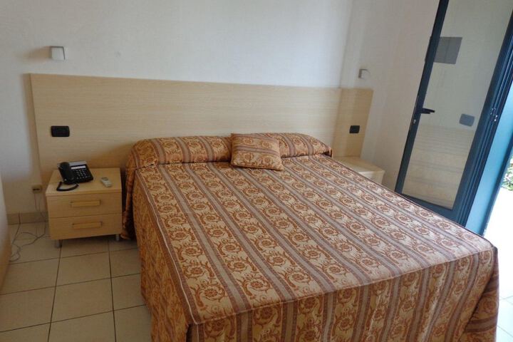 Room 7 of 84