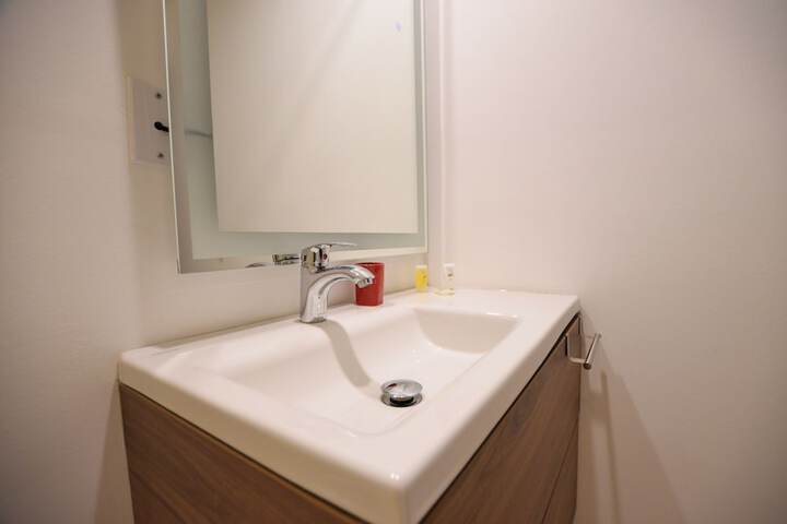 Room 215 of 270