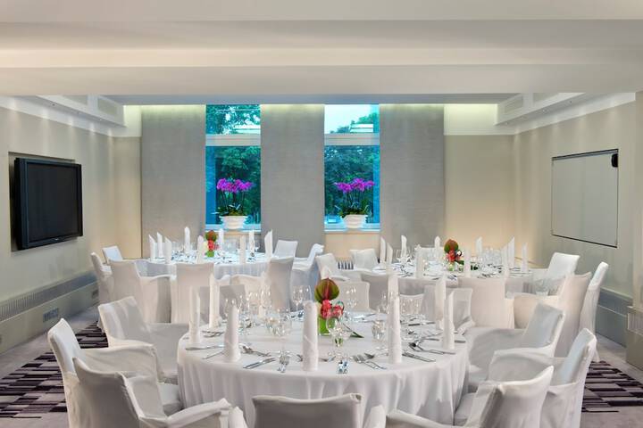 Ballroom/Hall 414 of 457