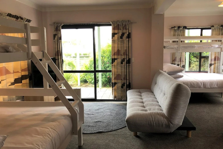 Room 4 of 12