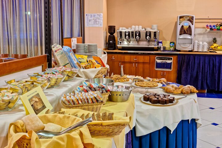 Breakfast/Coffee Service 38 of 92