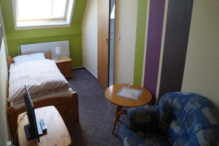 Room 5 of 19