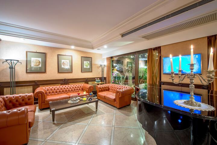 Entrance & Lobby
