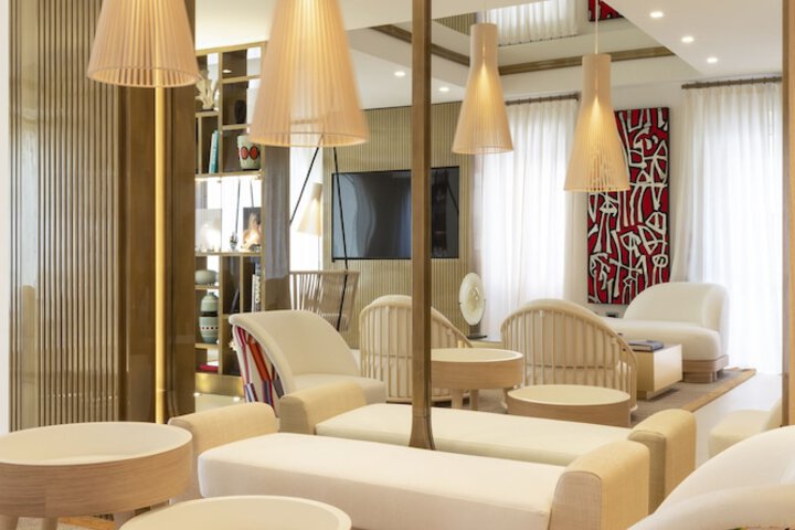Entrance & Lobby