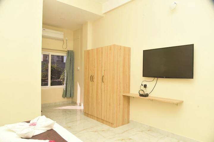 Room 9 of 16
